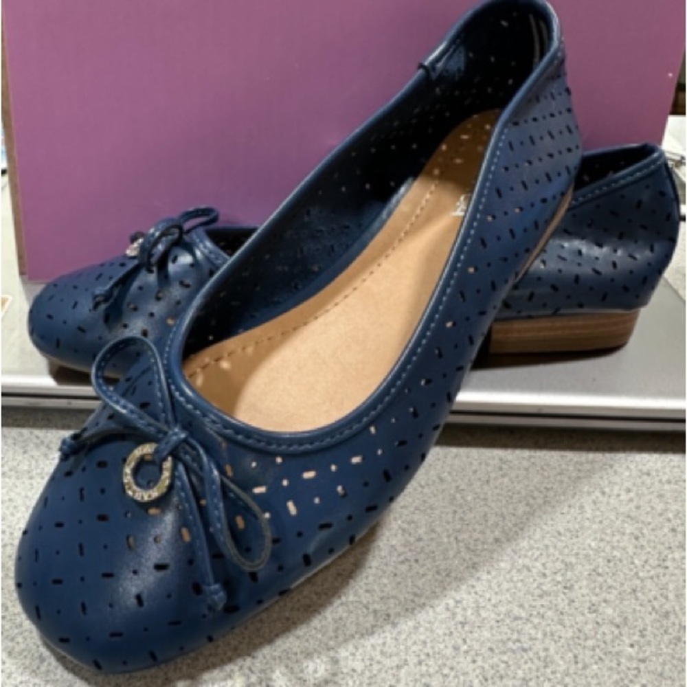 Nautica Blue Perforated Loafers with Bow - Picture 1 of 4
